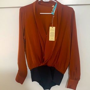 Elan rust silky bodysuit- NWT